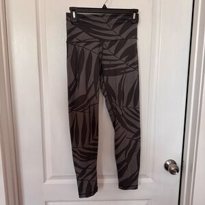 Aerie Gray and Black Patterned Leggings